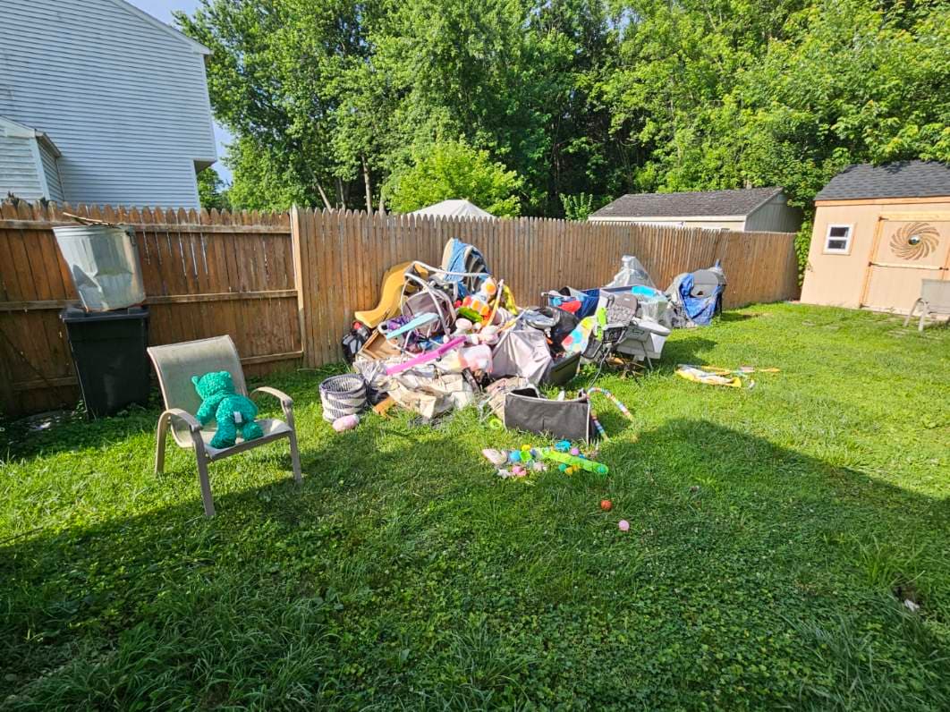 Gallery photos for Summer Junk Removal Sale for a Clutter-Free Yard: Image #1